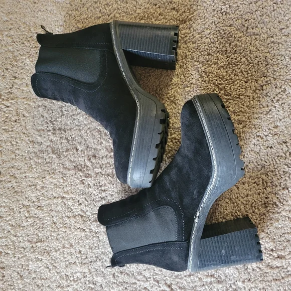 Olivia Miller Emily Chunky Heel Chelsea Boots, Size 8 - Picture 1 of 9